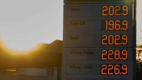 Küresel Enerji Krizi Kapıda: Avrupa'da Dizel Sıkıntısı ve Petrol Fiyatları Alarm Veriyor