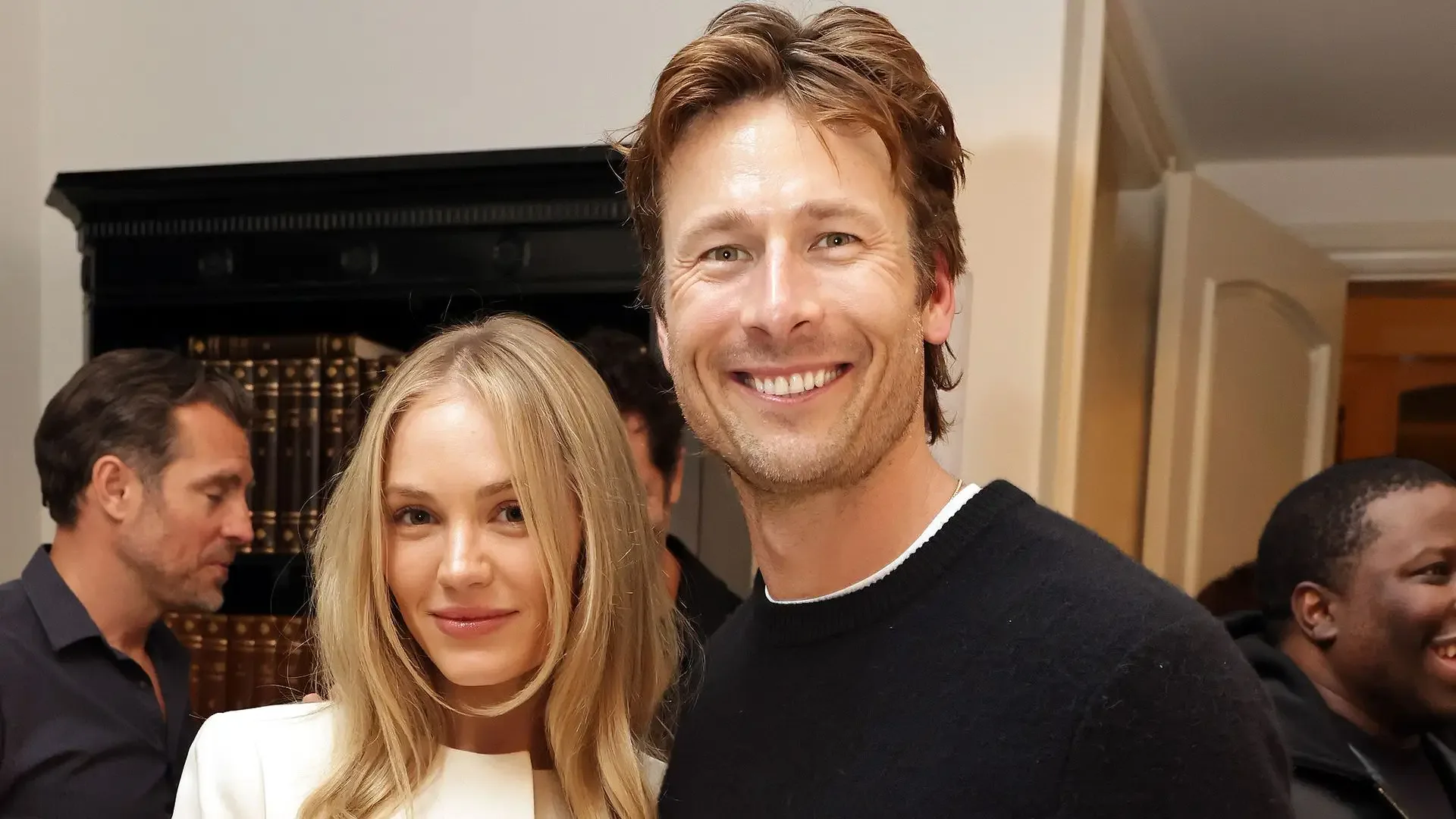 Glen Powell, Michelle Randolph ile 'çok ciddi' ilişkisini onayladı: İlk kez konuştu Glen Powell, Michelle Randolph ile 'çok ciddi' ilişkisini onayladı: İlk kez konuştu