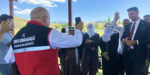 Bakan Yumaklı'dan Yüksekova'daki Berivanlara Destek: Yayla Yolu ve Su Talepleri Gündemde