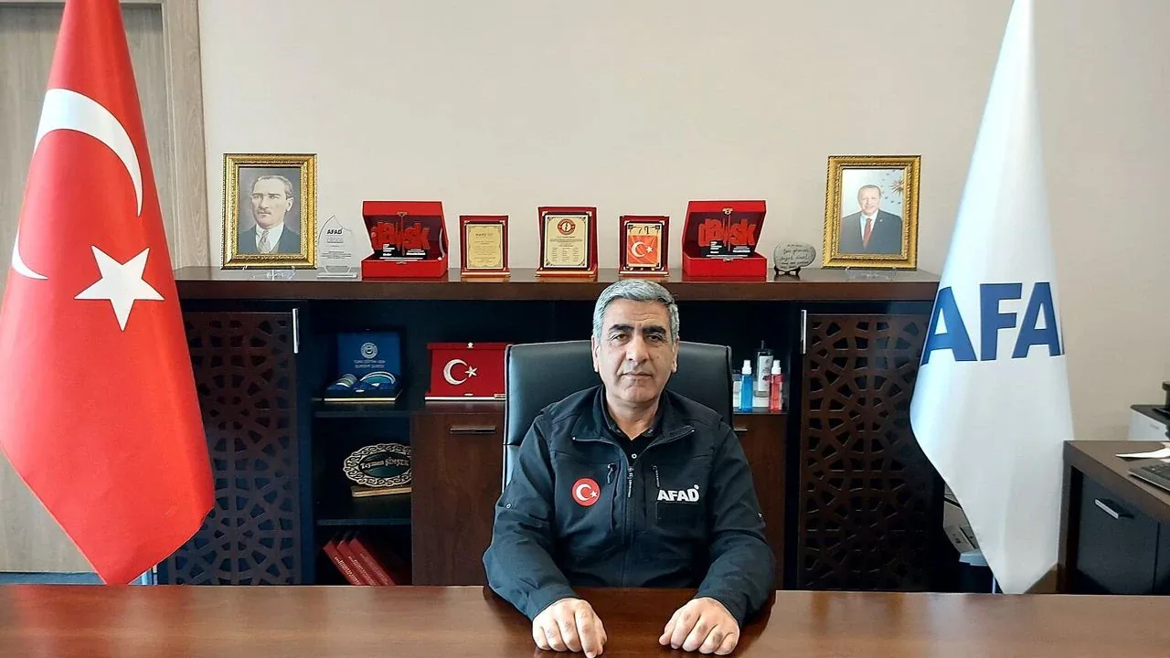 Gaziantep AFAD İl Müdürlüğü'nde Görev Değişimi: Fikret Deniz Atandı Gaziantep AFAD İl Müdürlüğü'nde Görev Değişimi: Fikret Deniz Atandı