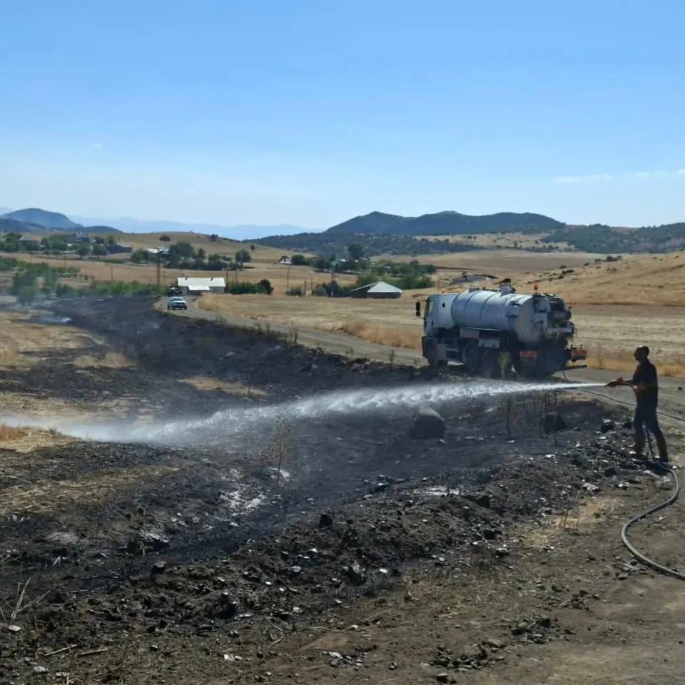Tunceli Hozat'ta Çağlarca Köyü'nde Yangın: Alevler Büyümeden Söndürüldü görseli