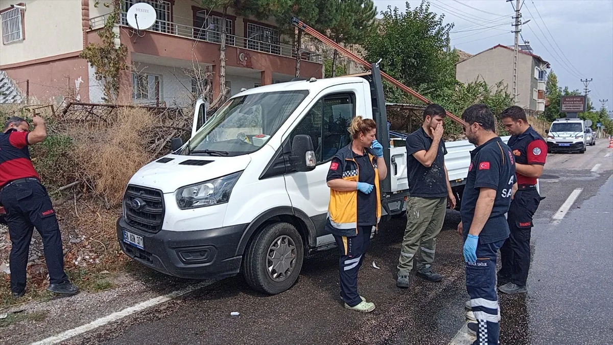 Tokat'ta iki kamyonet çarpıştı: 1 yaralı Tokat'ta iki kamyonet çarpıştı: 1 yaralı