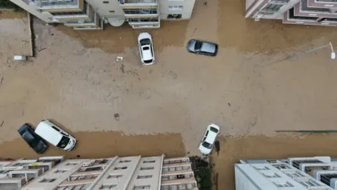 Kastamonu Cide'de Sel Felaketi: Devrekani Çayı Taştı, Evler Sular Altında