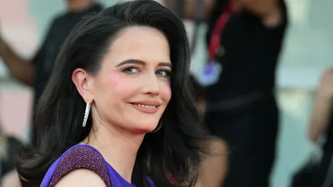 Eva Green Wednesday Setinde Kaza Geçirdi: Hastaneye Kaldırıldı