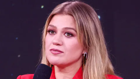 Kelly Clarkson final bölümünde 12 kelimelik 'hayat kurtaran' sırrı paylaştı