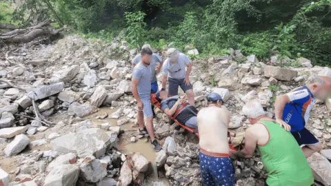 Sarp Arazide Nefes Kesen Kurtarma: Yaralanan Turist Hastaneye Kaldırıldı