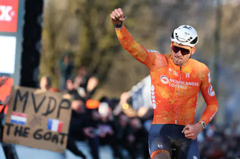 Mathieu van der Poel'den Bebek Müjdesi: Sosyal Medyada 'Göz Kırparak' Paylaştı