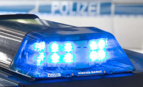 Almanya'da şok kontrol: 8 kişilik araçta 11 kişi, 6 çocuk bagajda