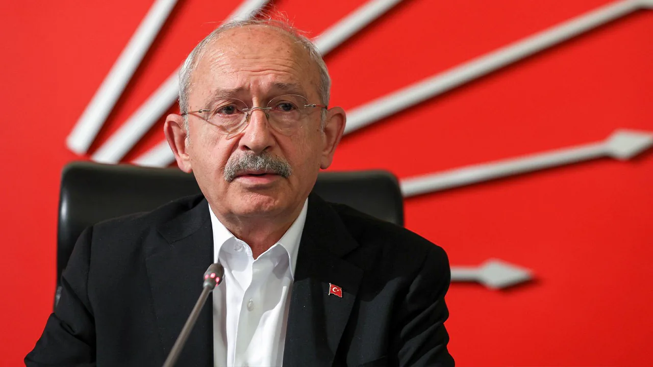 CHP'de Grup Toplantısı Öncesi Kriz: Kemal Kılıçdaroğlu Katılmayacak CHP'de Grup Toplantısı Öncesi Kriz: Kemal Kılıçdaroğlu Katılmayacak