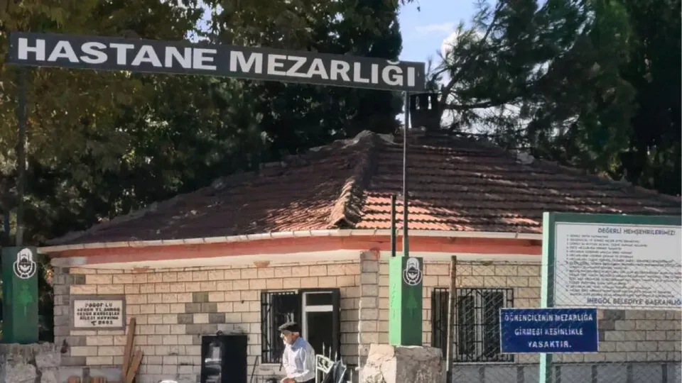 İnegöl'de mezarlıkta baltalı saldırı: Şüpheli tutuklandı görseli