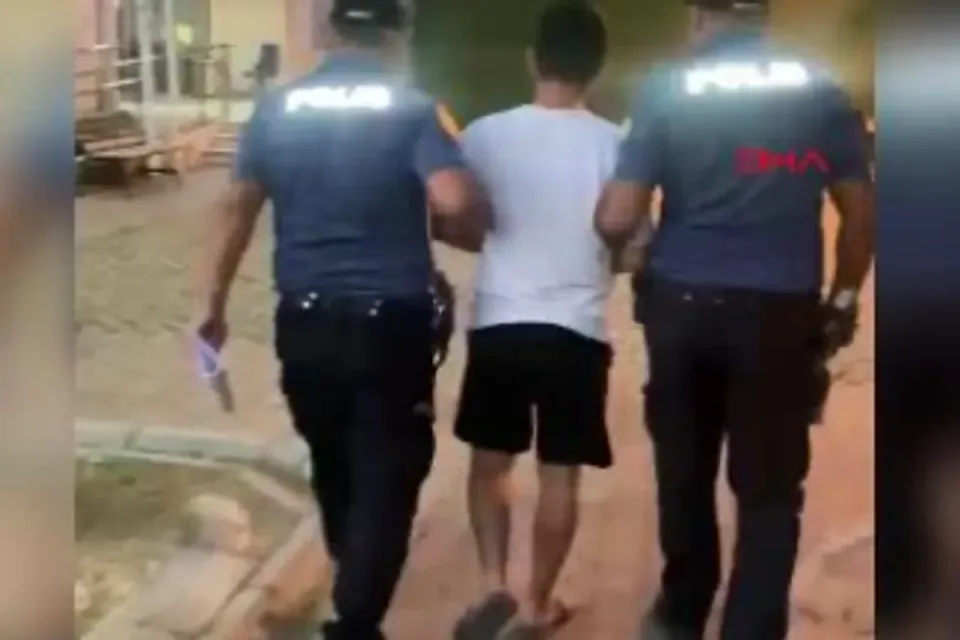 İzmir'de 27 Yıl Hapis Cezasıyla Aranan Şahıs Yakalandı görseli