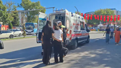 Kütahya'da hareketli araçtan düşen kadın yaralandı, hastaneye kaldırıldı