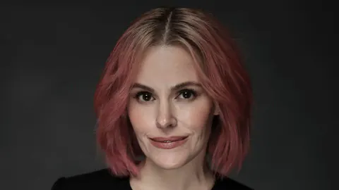 Emily Hampshire: Catherine O'Hara ile anılar, 40'lı yaşın gücü ve 'VisionQuest' iddiaları