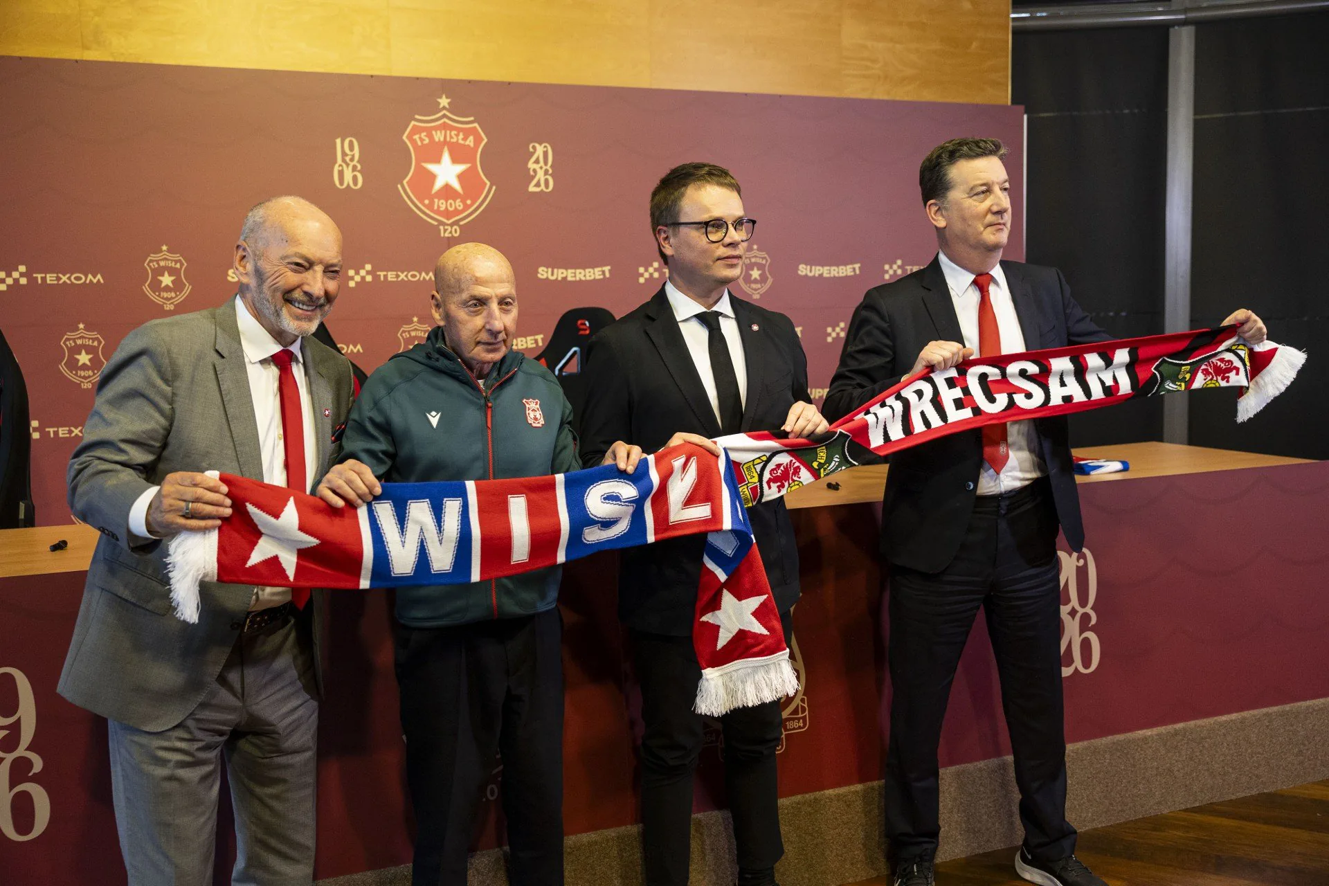 Wisła Kraków ve Wrexham AFC Karşı Karşıya: 120. Yıl Kutlamaları Wisła Kraków ve Wrexham AFC Karşı Karşıya: 120. Yıl Kutlamaları
