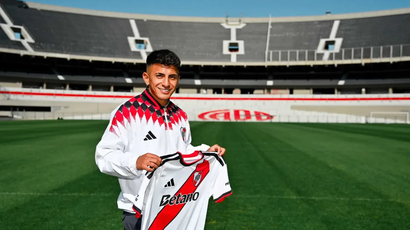 River Plate'in Yeni Transferi Thiago Almada Arjantin'e Geldi River Plate'in Yeni Transferi Thiago Almada Arjantin'e Geldi