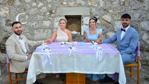 Çorum'da sıra dışı nişan: İkiz kardeşler Alman sevgilileriyle aynı gece sözlendi