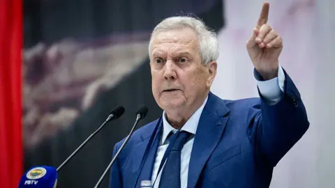 Fenerbahçe'de şok karar: Aziz Yıldırım, İsmail Kartal'ın istifa teklifini reddetti