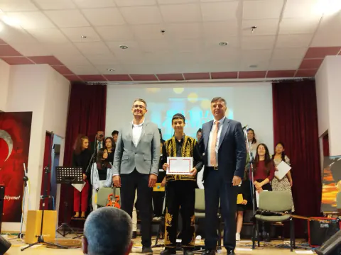Uşak Fen Lisesi'ne MEB'den Jüri Özel Ödülü: Siyasetname ve Destanlar Projesi