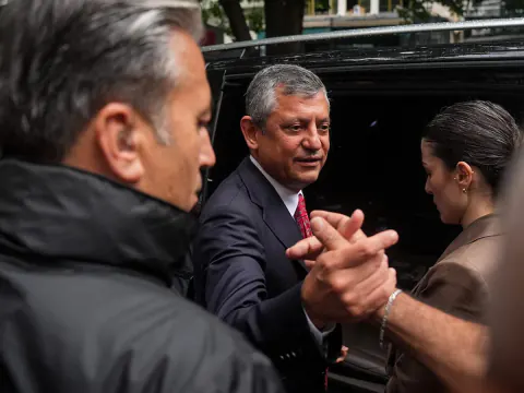 Özgür Özel liderliğindeki YENİ Parti'de yönetim kadrosu belli oldu