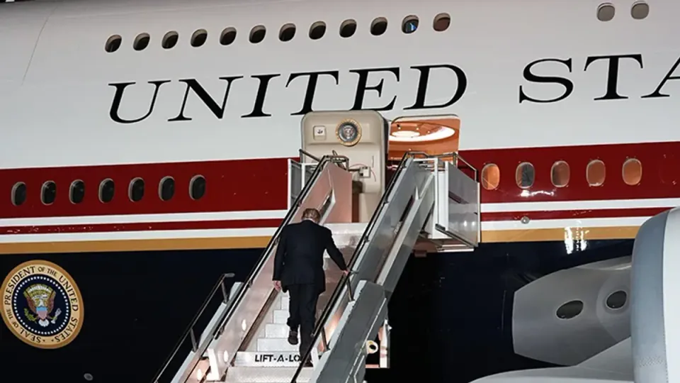 Trump'ın Ankara Ziyareti Dönüşünde Air Force One Değişimi görseli