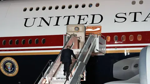 Trump'ın Ankara Ziyareti Dönüşünde Air Force One Değişimi