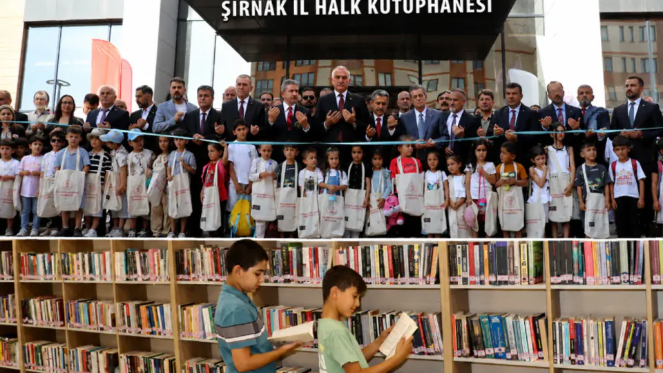 Şırnak'ta Modern Kütüphane Açıldı: 1.475 Kişilik Kapasite ve 62 Bin Kitap Rafı görseli