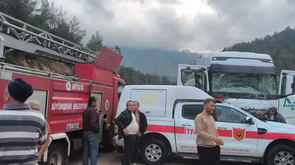 Antalya-Isparta Karayolunda Feci Kaza: 1 Ölü, 1 Yaralı görseli