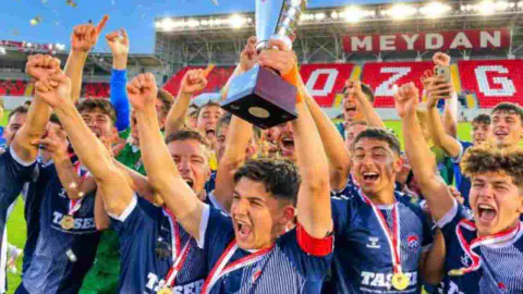 Bursa Orhangazi Futbol Kulübü U18 Türkiye Şampiyonu Oldu