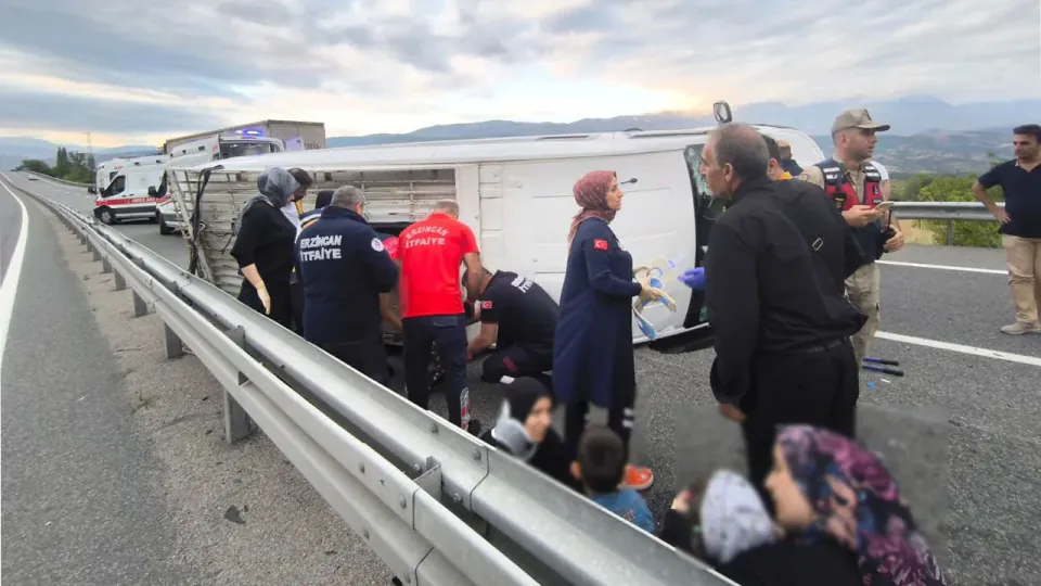 Erzincan-Erzurum Karayolunda Şoför Kontrolünü Kaybetti: 20 Yaralı görseli