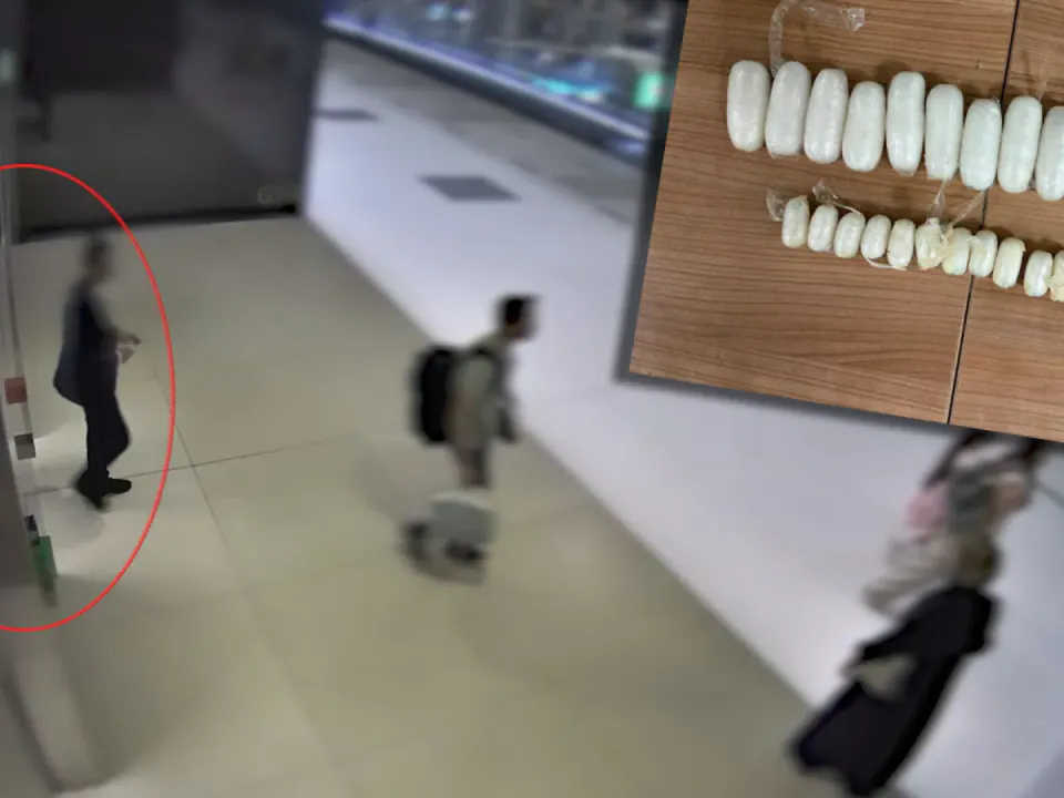 İstanbul Havalimanı'nda Operasyon: Midesinde 380 Gram Metamfetaminle Yakalandı görseli