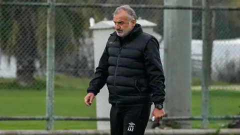 Ali Asım Balkaya ile Ayos Osmaniyespor'un yolları 24 saat içinde ayrıldı: "Tesis imkânlarında uzlaşılamadı"