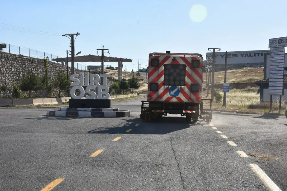 Siirt'te ulaşım atağı: 34 noktada 23,5 kilometrelik yol yenilendi görseli
