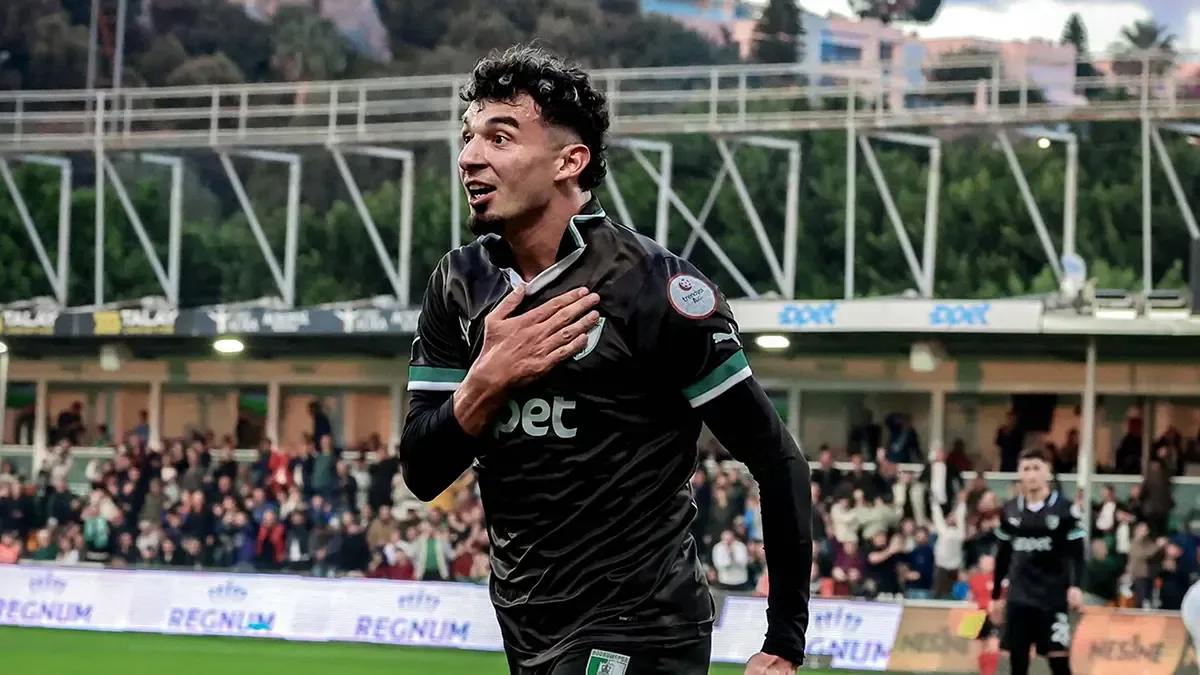 Göztepe, Gökdeniz Bayrakdar Transferini Resmen Bitirdi Göztepe, Gökdeniz Bayrakdar Transferini Resmen Bitirdi