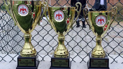 U15 Softbol Türkiye Şampiyonu Belli Oldu: Kupayı İznik Belediyespor Kaldırdı
