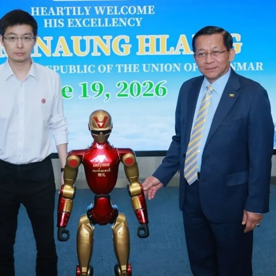 Çin'den Myanmar Liderine Teknolojik Jest: İnsansı Robot Hediye Edildi görseli