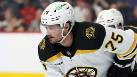 Connor Clifton Boston Bruins'e Geri Döndü: İmzalar Atıldı