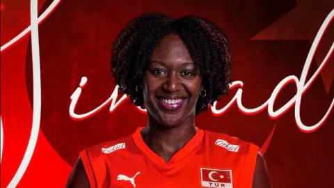 Filenin Sultanları'nın Yıldızı Sinead Jack Kısal: Kariyeri ve Başarıları