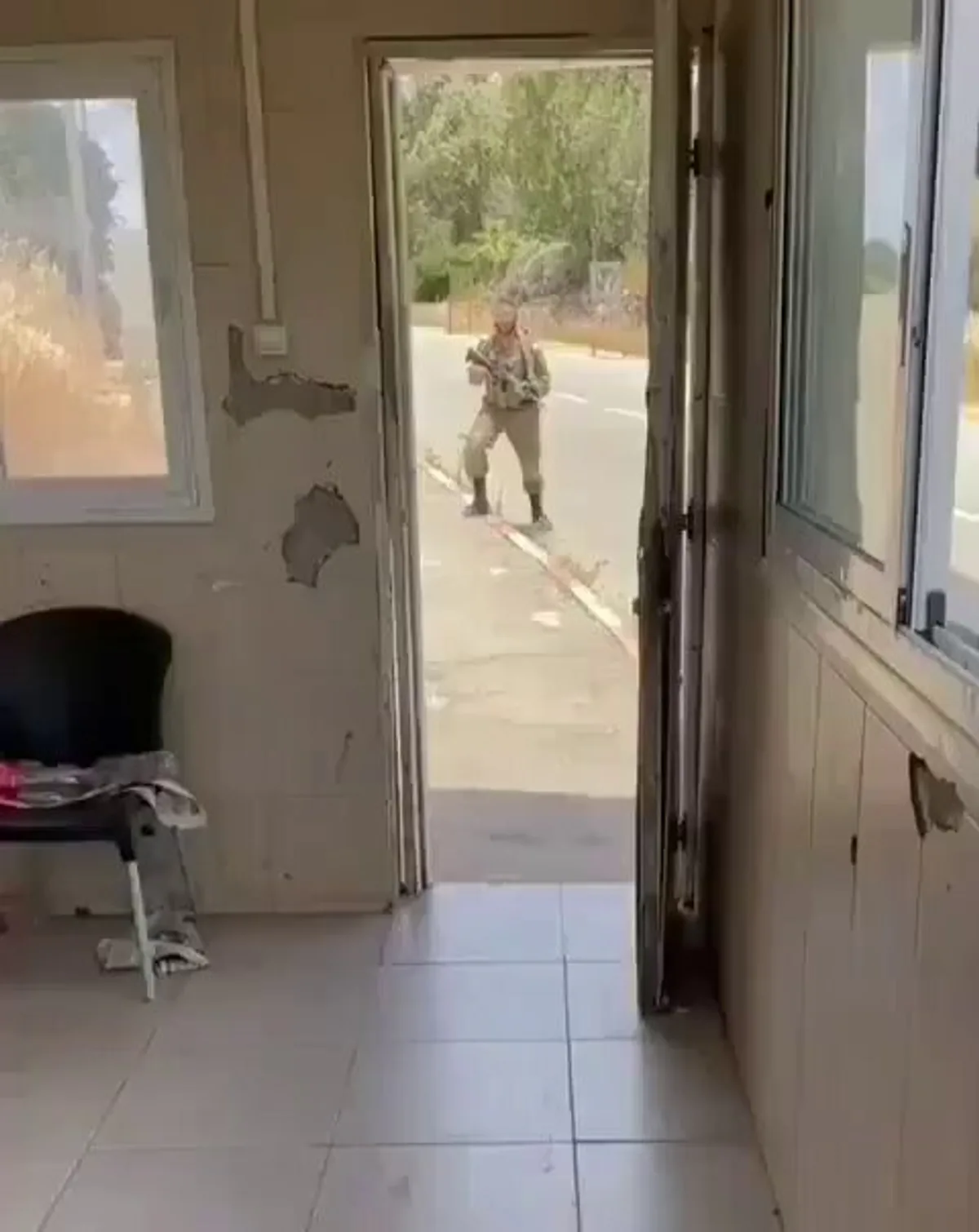 Sınır Hattında Hareketli Anlar: İsrail Askerinin Kaçış Görüntüleri Sınır Hattında Hareketli Anlar: İsrail Askerinin Kaçış Görüntüleri