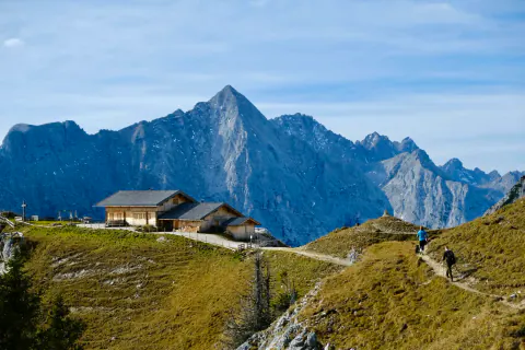 Alpler'in Zirvesindeki Huzur: Rappenseehütte Rehberi