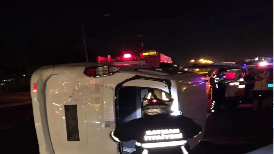 Batman’da trafik kazası: Hafif ticari ile otomobil çarpıştı, 2 yaralı görseli