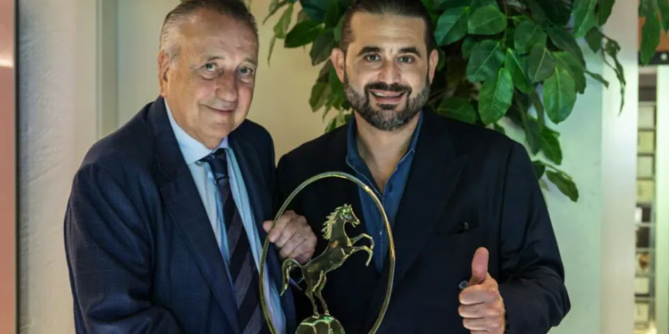 Villarreal-Napoli UEFA yemeğinde Nocera heykeli armağanı görseli
