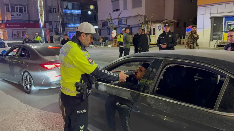 Tatvan’da “Huzur ve Güven” operasyonu: 500 kişi, 200 araç tarandı görseli