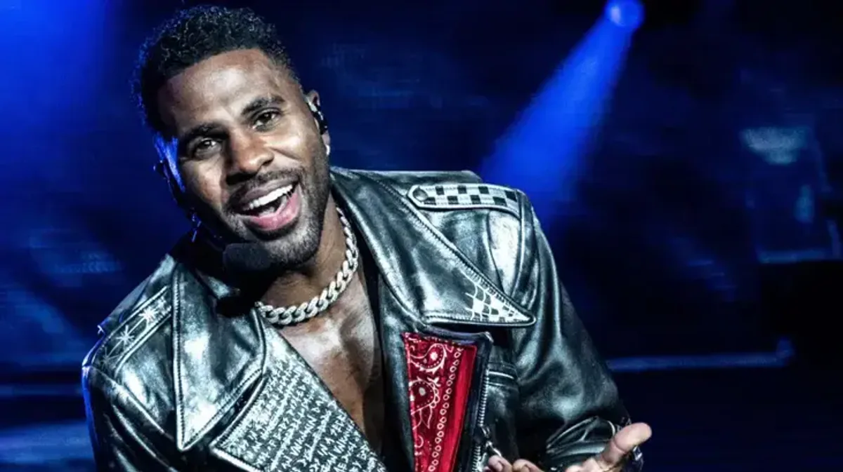 Jason Derulo'nun 15 Milyon Dolarlık Malikanesindeki Zemin Akvaryumu Tartışma Yarattı Jason Derulo'nun 15 Milyon Dolarlık Malikanesindeki Zemin Akvaryumu Tartışma Yarattı