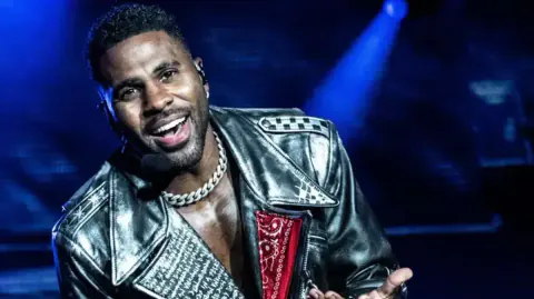 Jason Derulo'nun 15 Milyon Dolarlık Malikanesindeki Zemin Akvaryumu Tartışma Yarattı