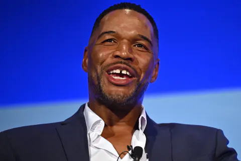 Saha İçinden Ekran Önüne: Michael Strahan'ın Başarı Hikayesi