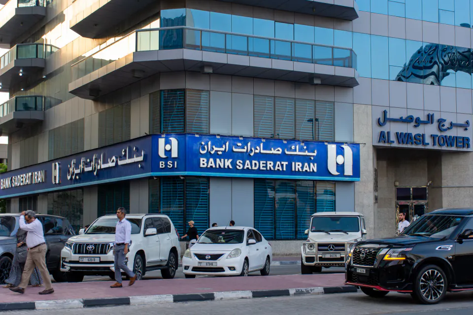 İran'da Finansal Kaos: Siber Saldırılar Bankacılık Sistemini Felç Etti görseli