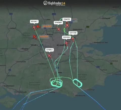 Londra Gatwick Havalimanı'nda Kriz: Pist Kapandı, 14 Uçak Rotasını Değiştirdi