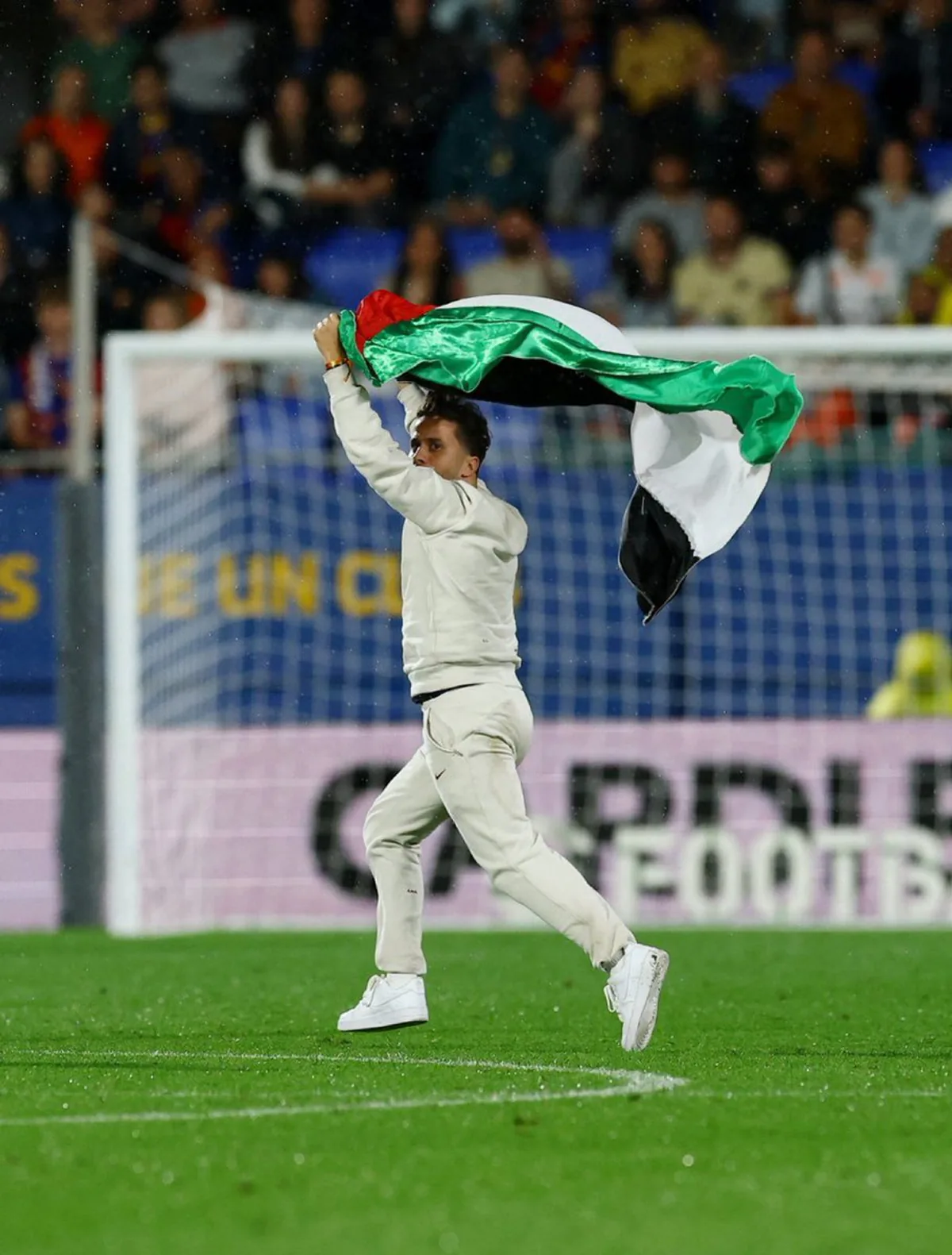 Barcelona-Getafe Maçında Filistin Bayrağı Gösterisi Barcelona-Getafe Maçında Filistin Bayrağı Gösterisi