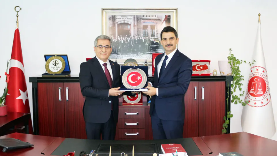 Türkiye'de Gazetecilik Kıskacı: Yargı Süreçleri ve Mesleki Baskılar görseli