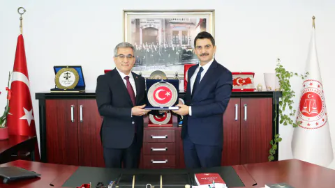 Türkiye'de Gazetecilik Kıskacı: Yargı Süreçleri ve Mesleki Baskılar